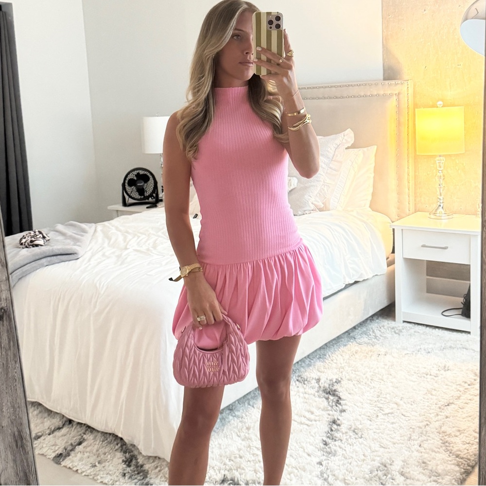 Pink Sleeveless Dress with Open Back - Picture 2 of 5